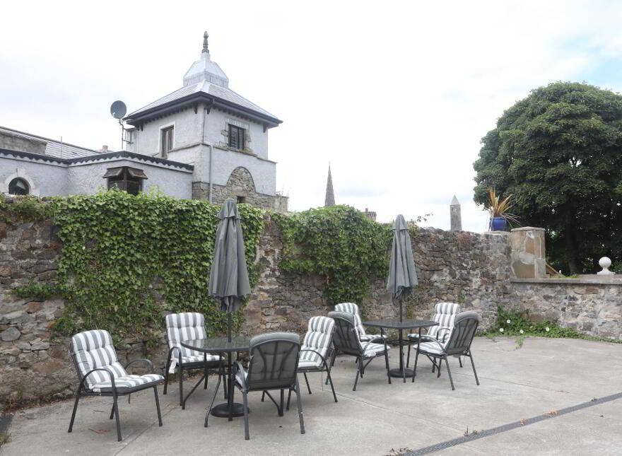 Gan Uimhir, Gore Street, Killala, F26D585