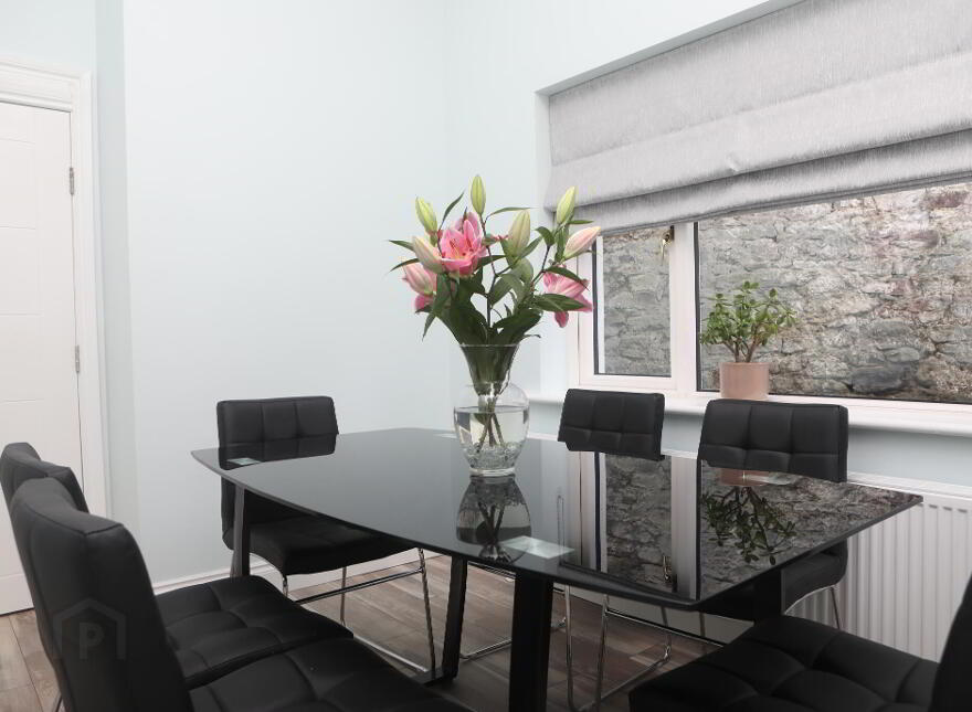 Gan Uimhir, Gore Street, Killala, F26D585