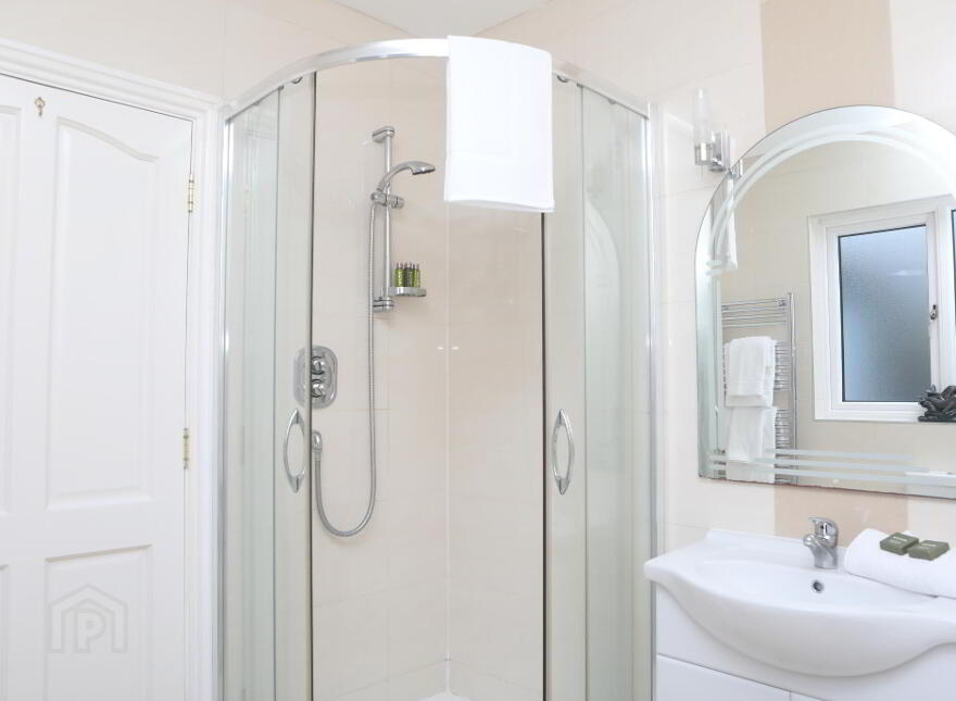Gan Uimhir, Gore Street, Killala, F26D585