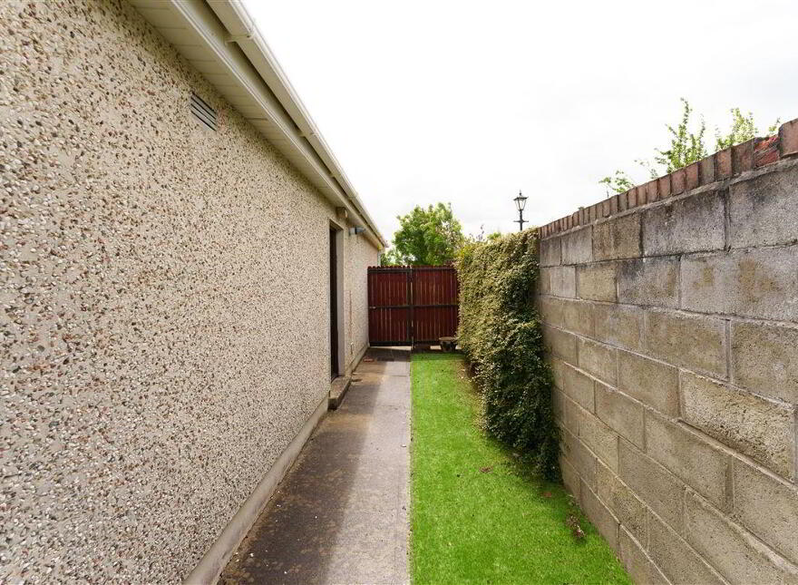 1 The Grove, Liffey Hall, Newbridge, W12TW28