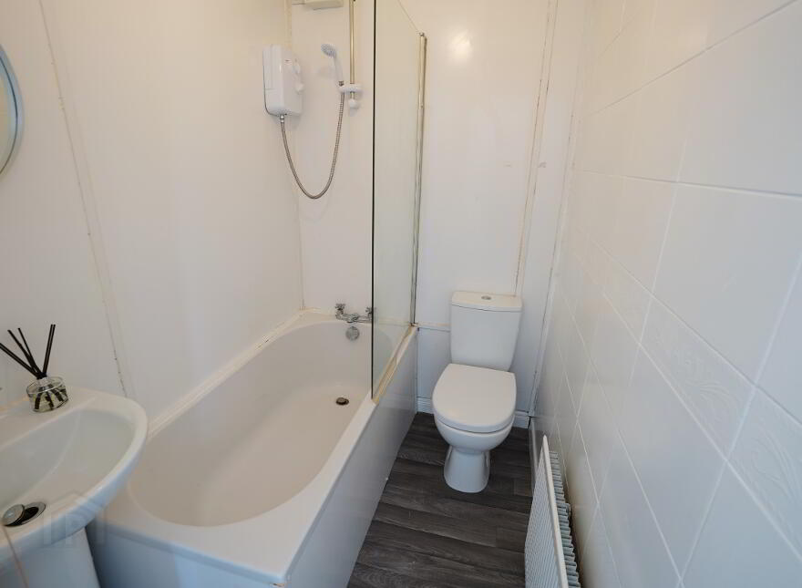 13 Chesham Parade, Belfast, BT6 8GR