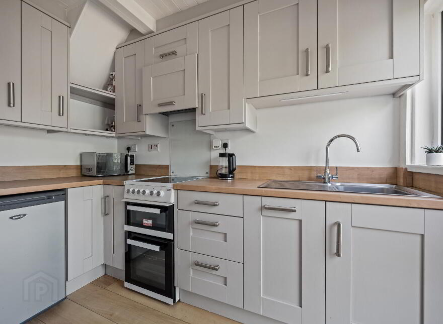 18 Dunraven Parade, Belfast, BT5 6BT