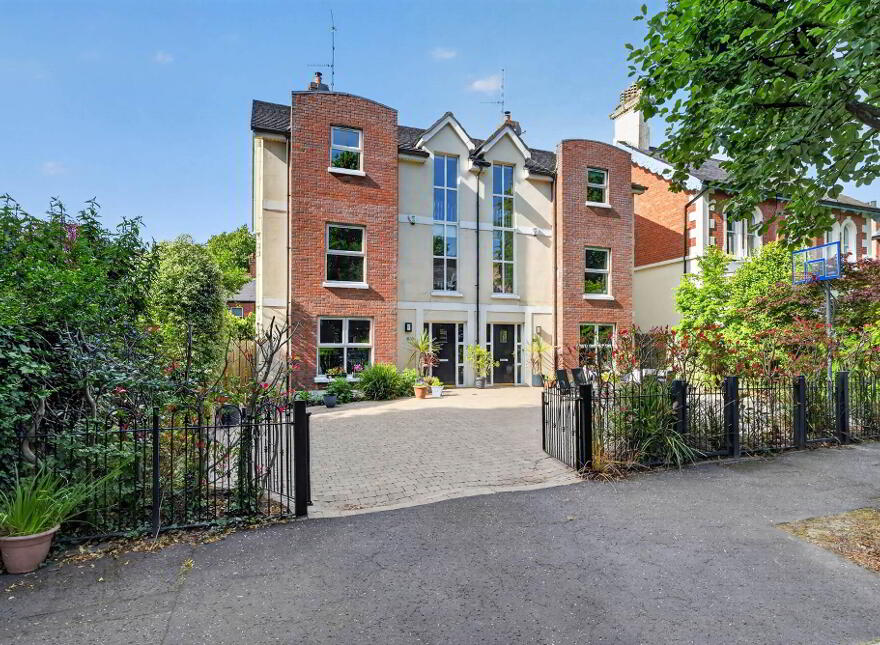 80B South Parade, Belfast, BT7 2GQ