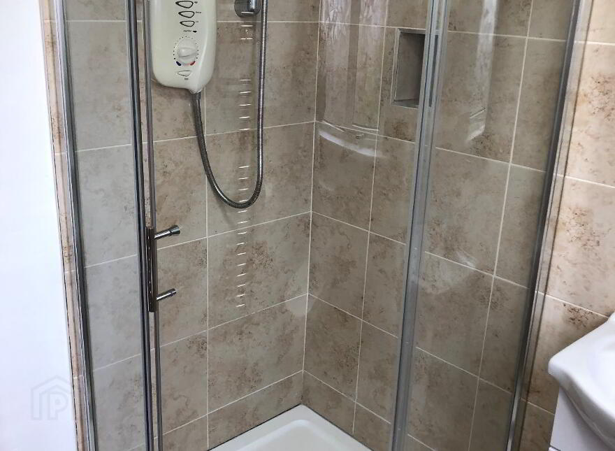 27 Kingsway, Carrickfergus, BT38 7JZ
