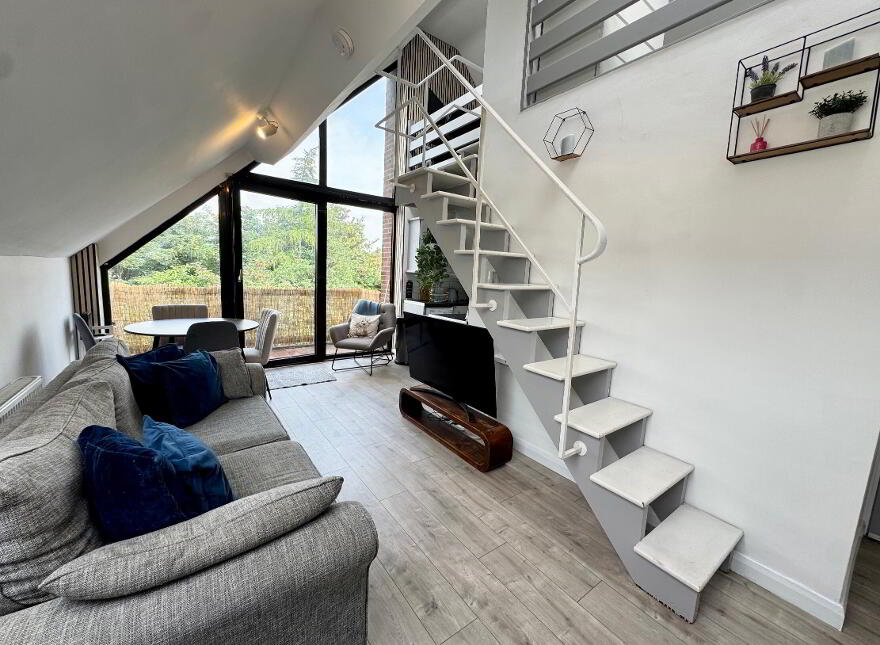 40 Balmoral Court, Belfast, BT9 7GR