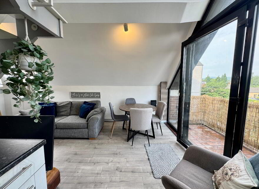 40 Balmoral Court, Belfast, BT9 7GR