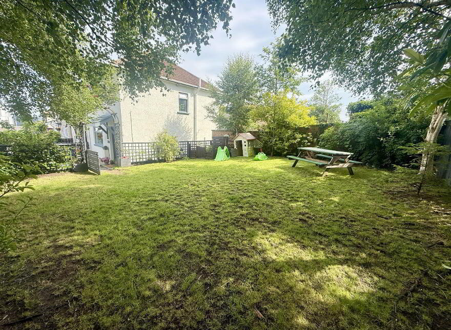 122 Clonduff Drive, Belfast, BT6 9NS