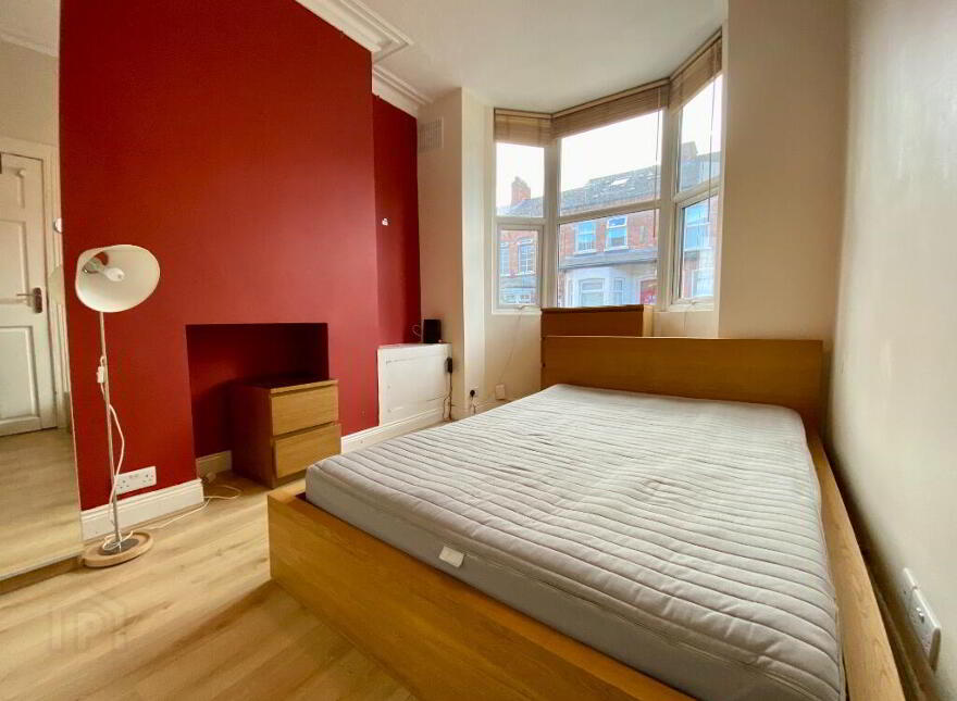 6 Sandhurst Gardens, Belfast, BT9 5AW