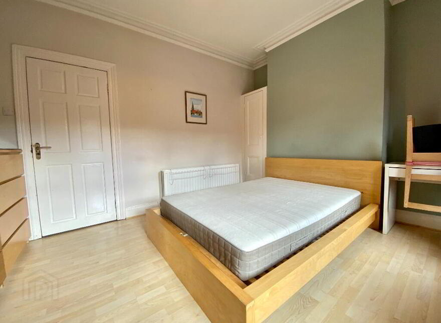 6 Sandhurst Gardens, Belfast, BT9 5AW
