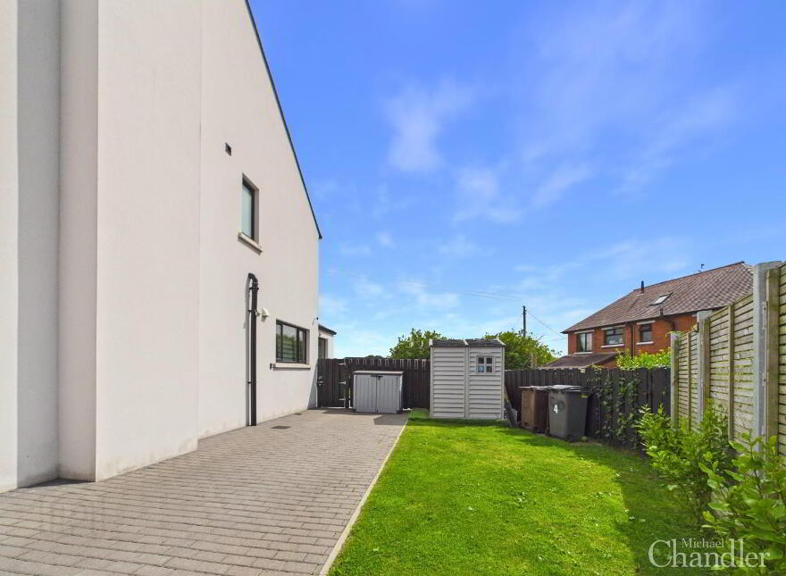 4 Knockbracken Gardens, Carryduff, Belfast, BT8 8FQ