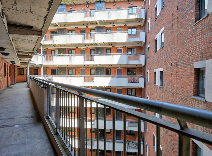 607 College Central, 4 College Avenue, Belfast, BT1 6BD