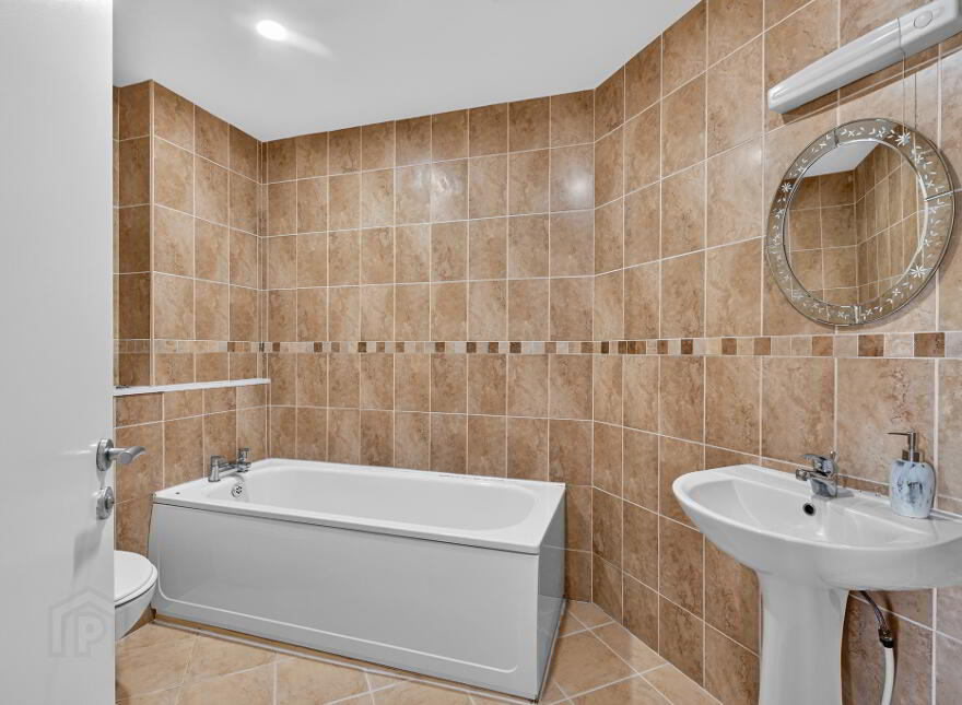 607 College Central, 4 College Avenue, Belfast, BT1 6BD