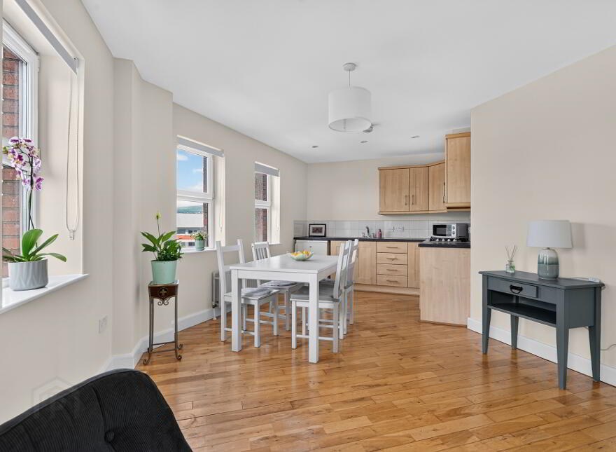 607 College Central, 4 College Avenue, Belfast, BT1 6BD