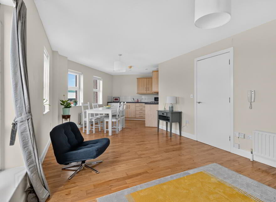 607 College Central, 4 College Avenue, Belfast, BT1 6BD