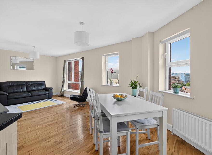 607 College Central, 4 College Avenue, Belfast, BT1 6BD