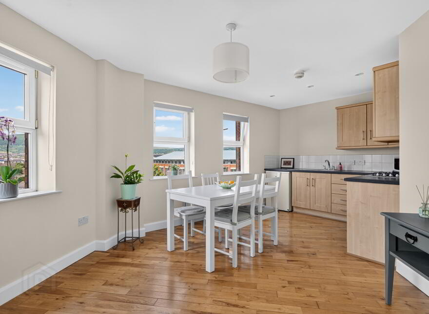 607 College Central, 4 College Avenue, Belfast, BT1 6BD