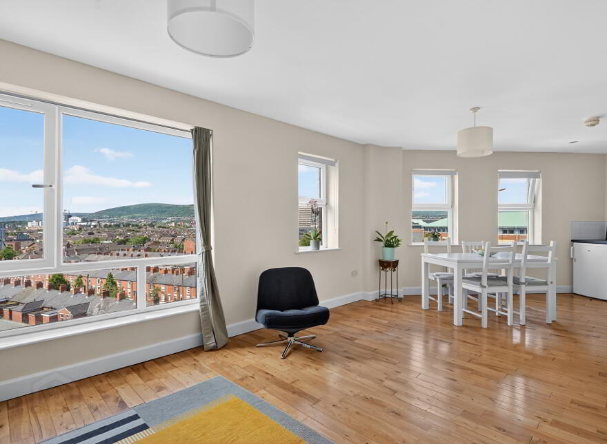 607 College Central, 4 College Avenue, Belfast, BT1 6BD