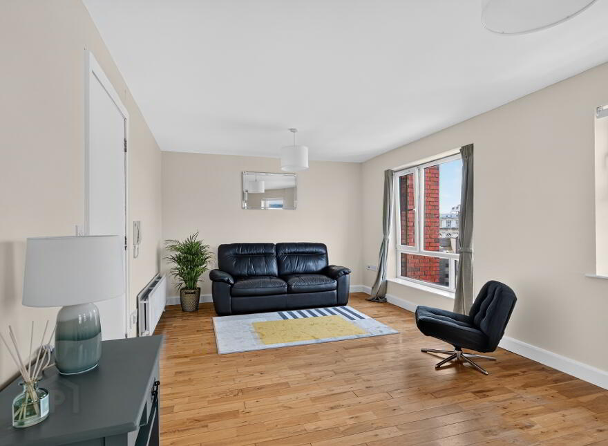 607 College Central, 4 College Avenue, Belfast, BT1 6BD