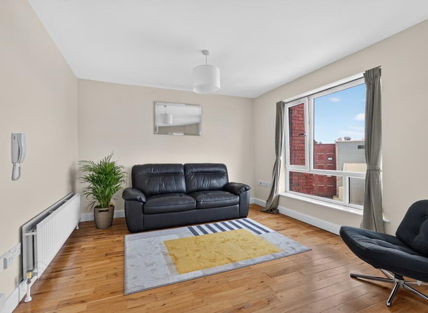 607 College Central, 4 College Avenue, Belfast, BT1 6BD