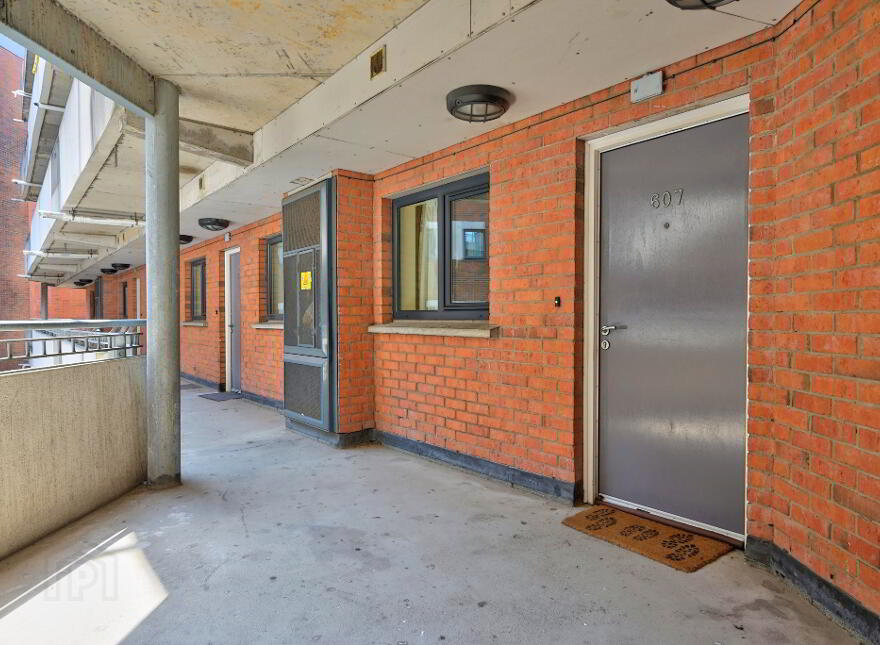 607 College Central, 4 College Avenue, Belfast, BT1 6BD