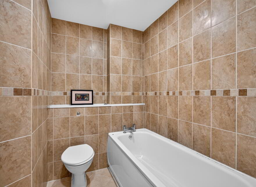607 College Central, 4 College Avenue, Belfast, BT1 6BD