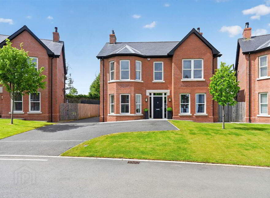 8 Richmond Wood, Lisburn, BT27 4FA