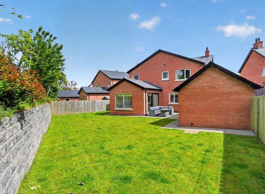 8 Richmond Wood, Lisburn, BT27 4FA