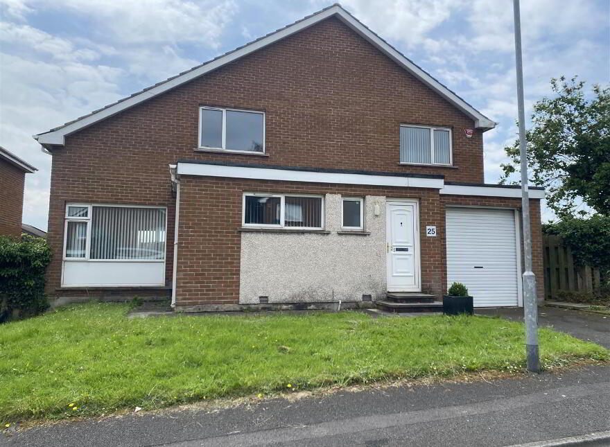 25 Hamilton Gardens, Lisburn, BT28 2BD