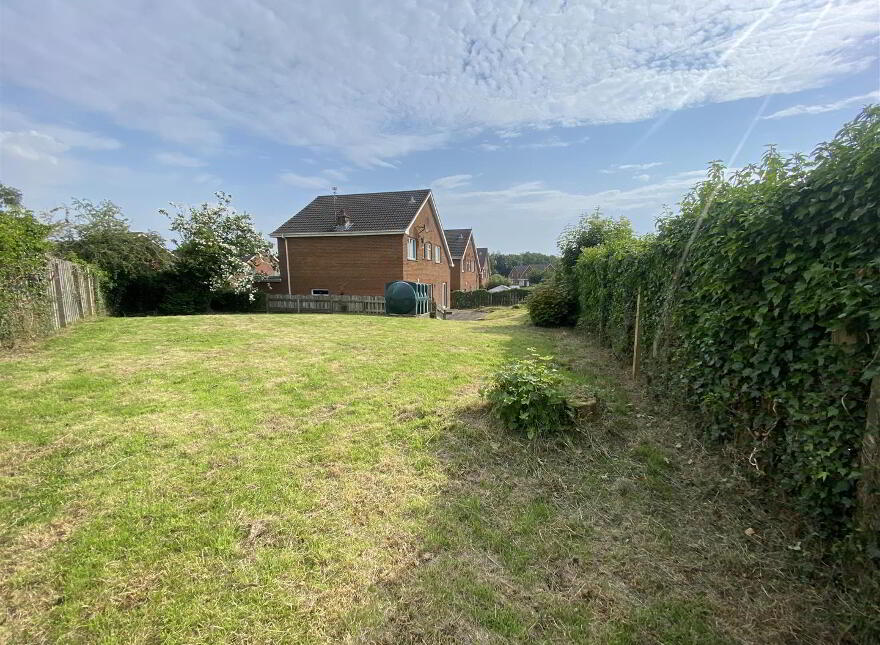 25 Hamilton Gardens, Lisburn, BT28 2BD