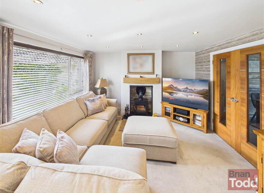 Argyll Avenue, Larne, BT40 2JX