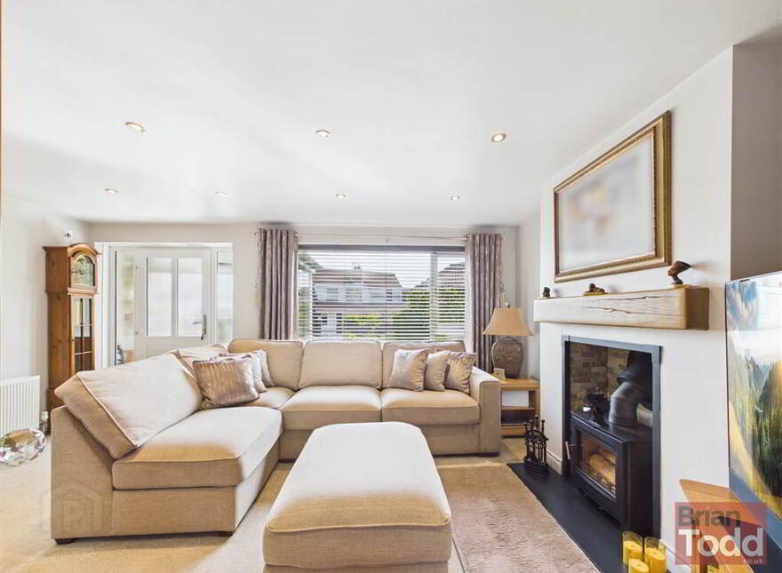 Argyll Avenue, Larne, BT40 2JX