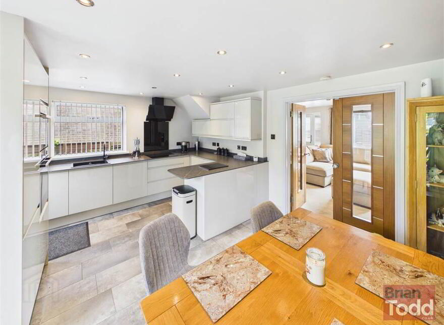 Argyll Avenue, Larne, BT40 2JX