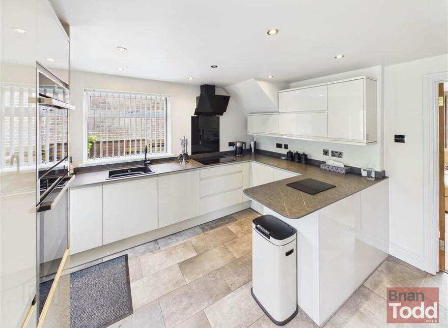 Argyll Avenue, Larne, BT40 2JX