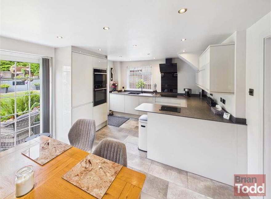 Argyll Avenue, Larne, BT40 2JX