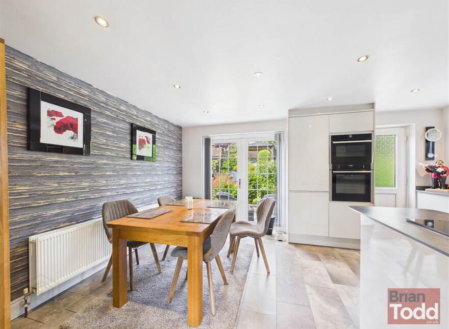 Argyll Avenue, Larne, BT40 2JX