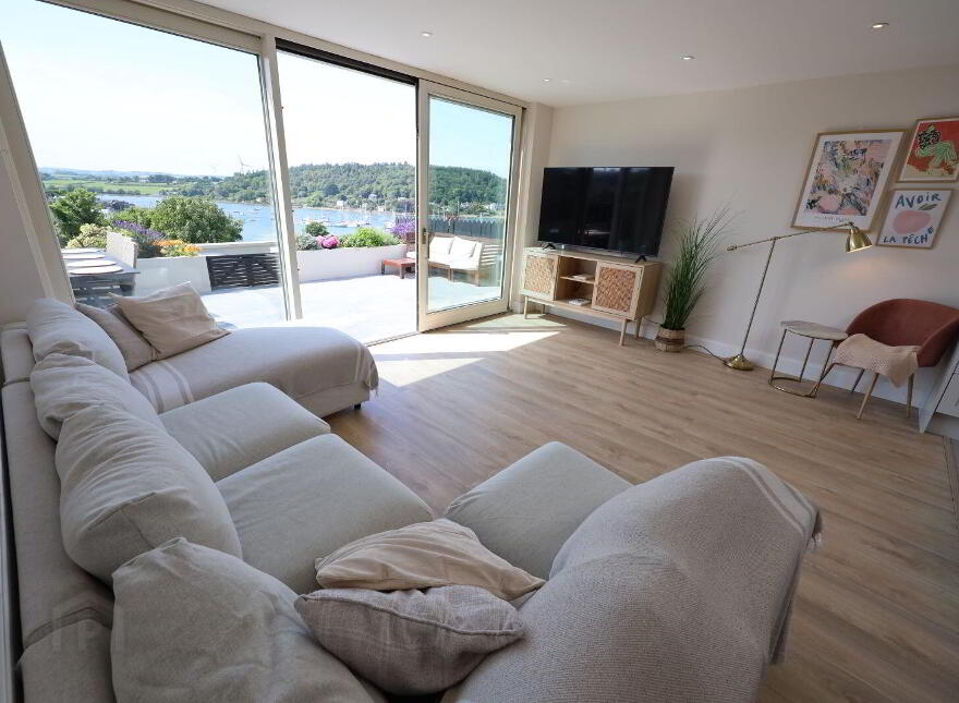 15 Harbour View, Crosshaven, P43NC80