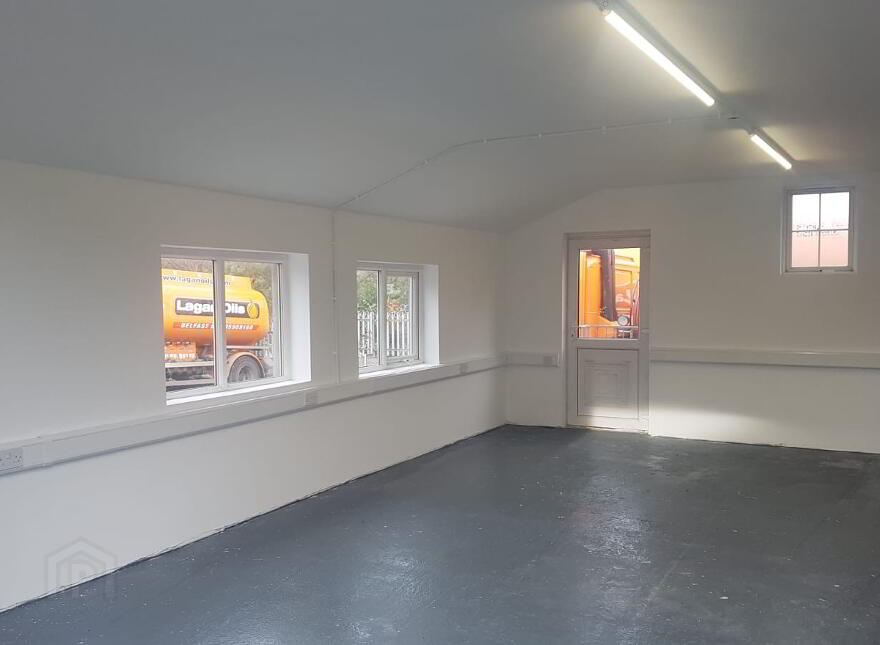Hillhall Road, Lisburn, BT27 5BU