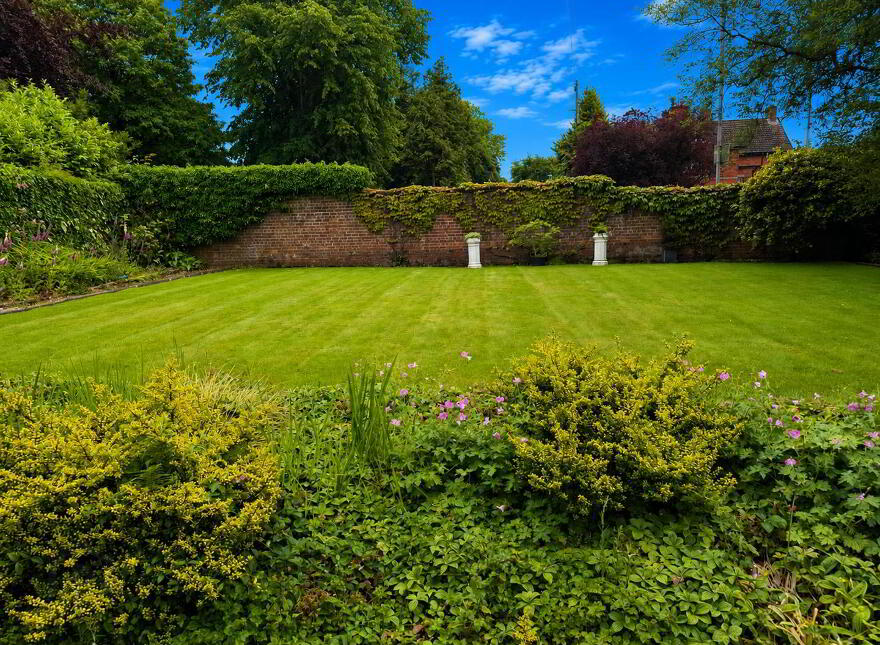 Silver Springs, 2 Hinton Park, Limavady Road, L'Derry, BT47 6HX
