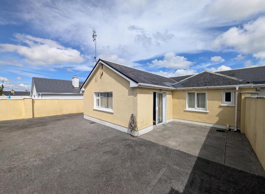 Brookhill, Claremorris, F12HH98