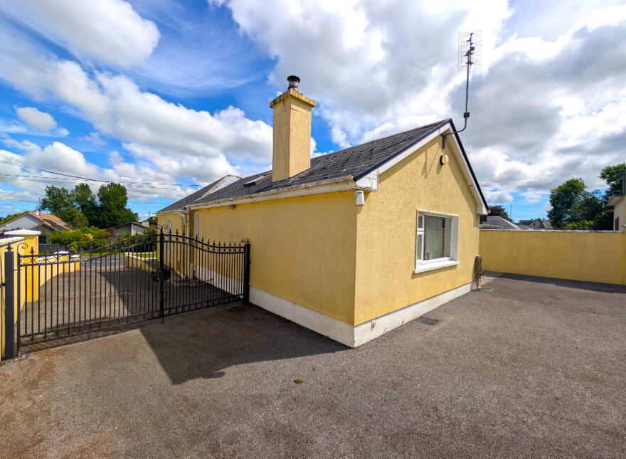Brookhill, Claremorris, F12HH98