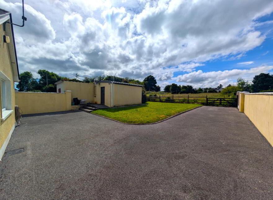 Brookhill, Claremorris, F12HH98