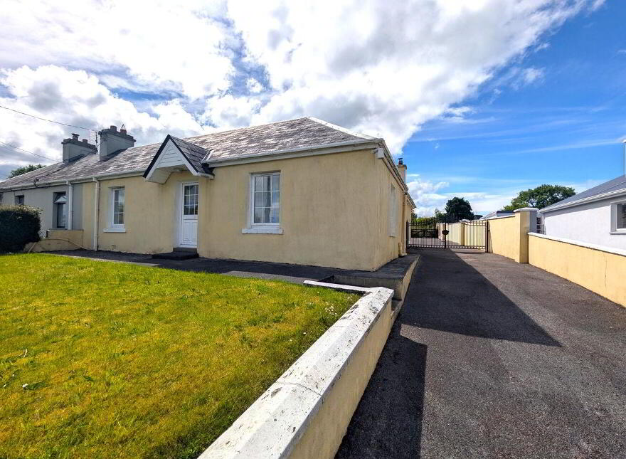 Brookhill, Claremorris, F12HH98