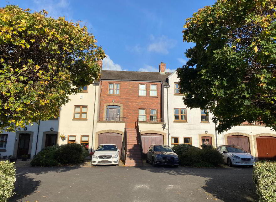 8 Manor Court, Moira, BT67 0TL