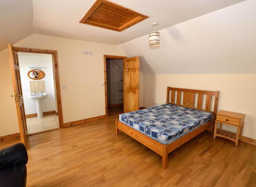 26 Rampart View, Virginia, A82E6R6