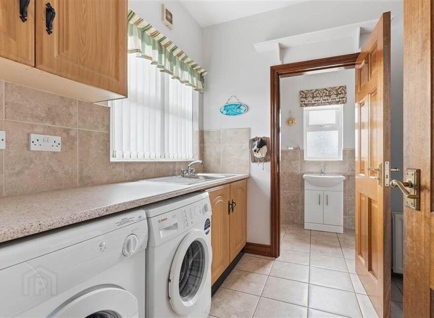 69 Parade Road, Broughshane, Ballymena, BT43 7JZ