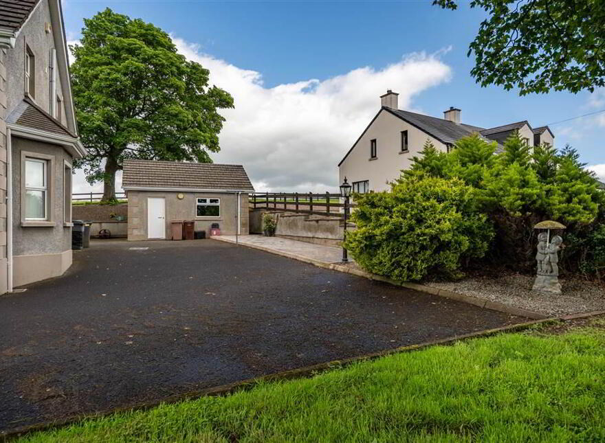 69 Parade Road, Broughshane, Ballymena, BT43 7JZ