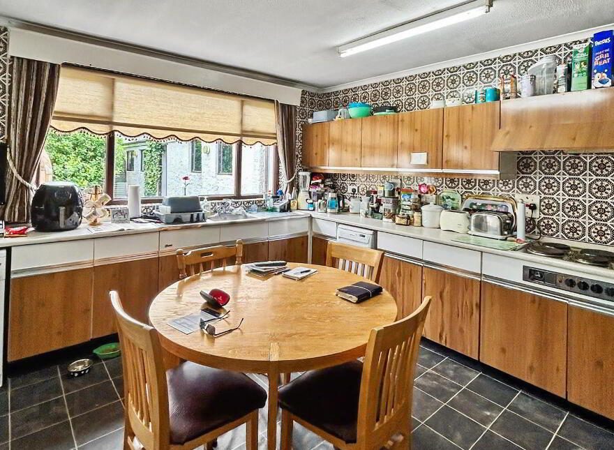 35 Coleraine Road, Portrush, BT56 8EA
