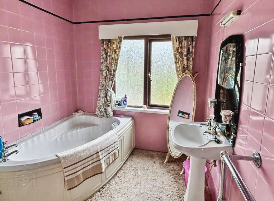 35 Coleraine Road, Portrush, BT56 8EA