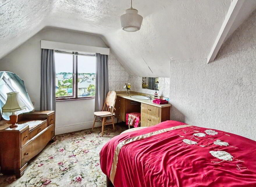 35 Coleraine Road, Portrush, BT56 8EA