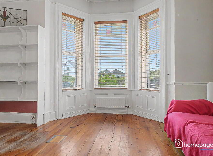 2 Dhu Varren Park, Portrush, BT56 8EL